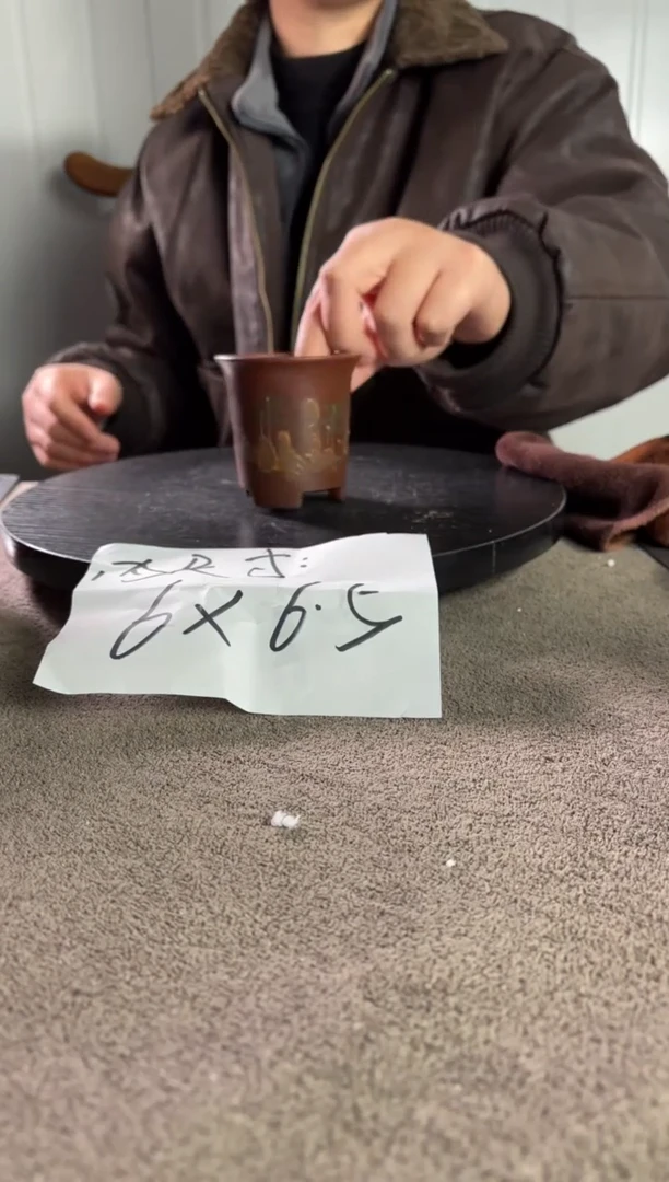 A宜兴紫砂小花盆