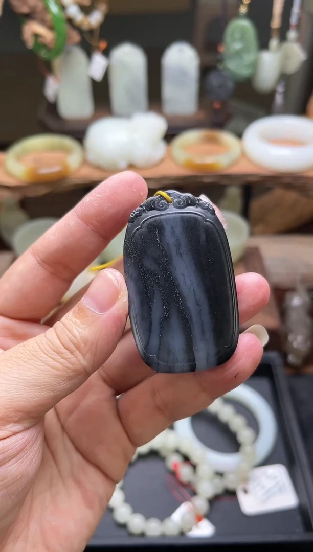 【闪购商品】和田玉吊坠未镶嵌墨玉青花籽 料光面无事牌