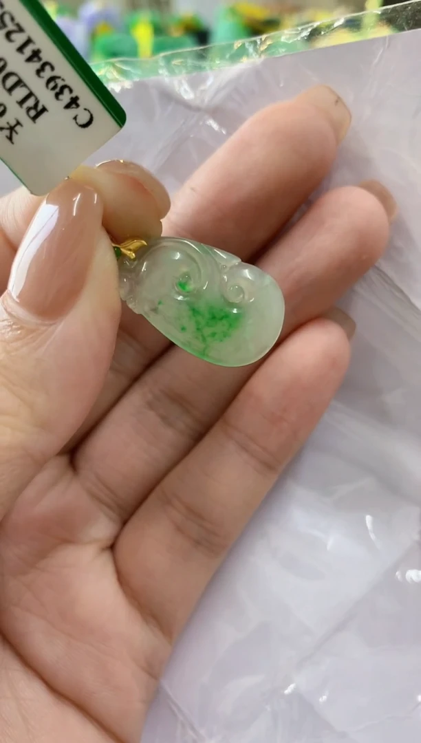 翡翠18K金镶嵌吊坠(不含链)缅甸翡翠挂件