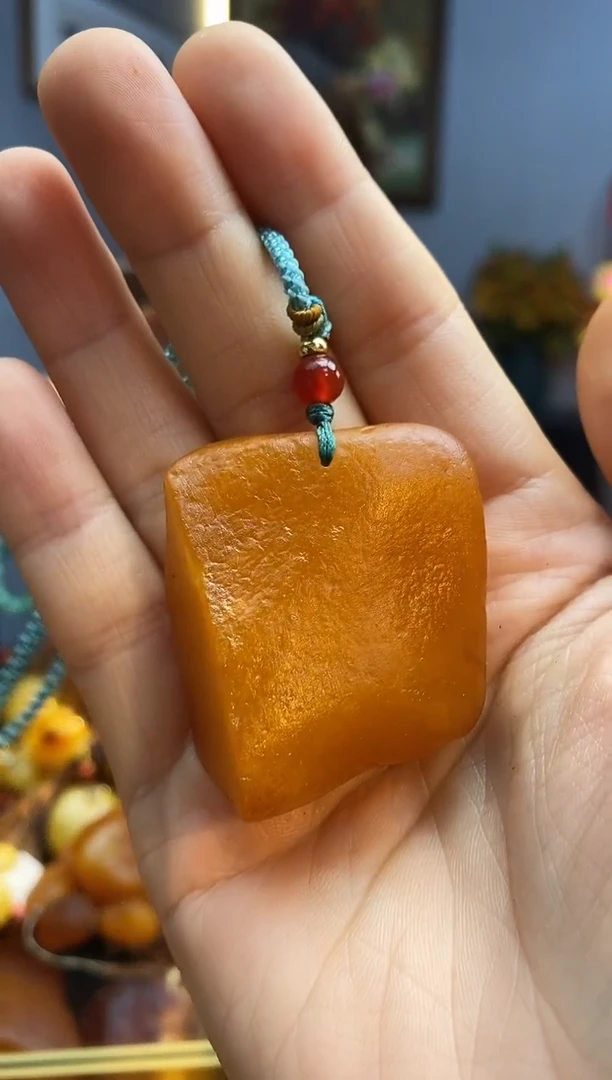 未镶嵌颈饰琥珀吊坠