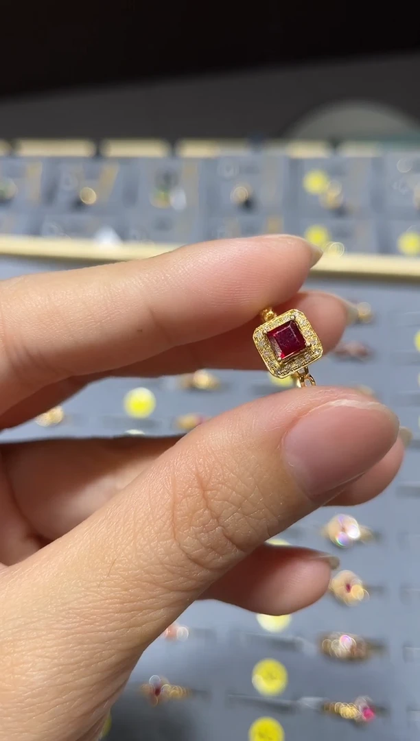 18K金镶嵌戒指红宝石1