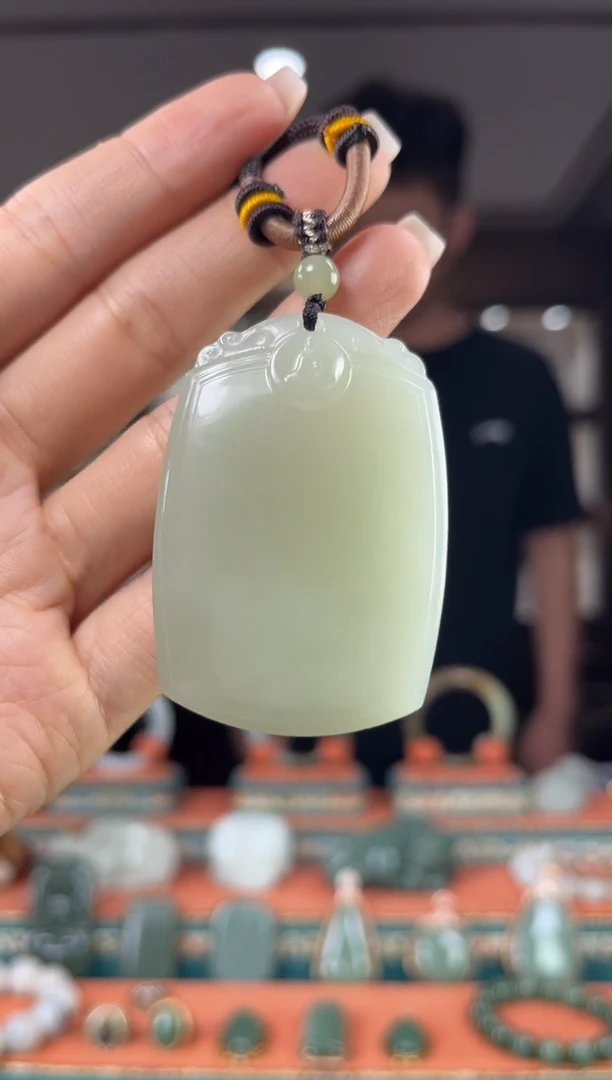 颈饰未镶嵌和田玉佩佩