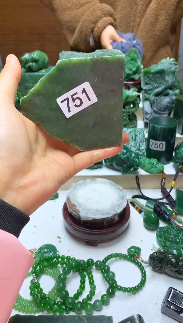 未镶嵌和田玉摆件1