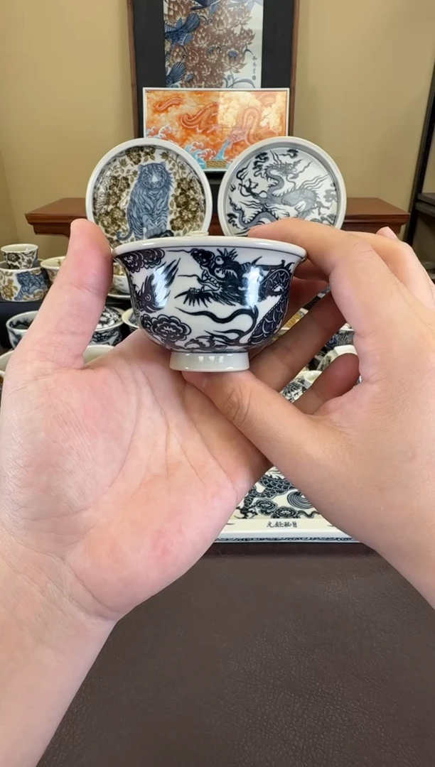 二号釉1351龙纹小压手杯