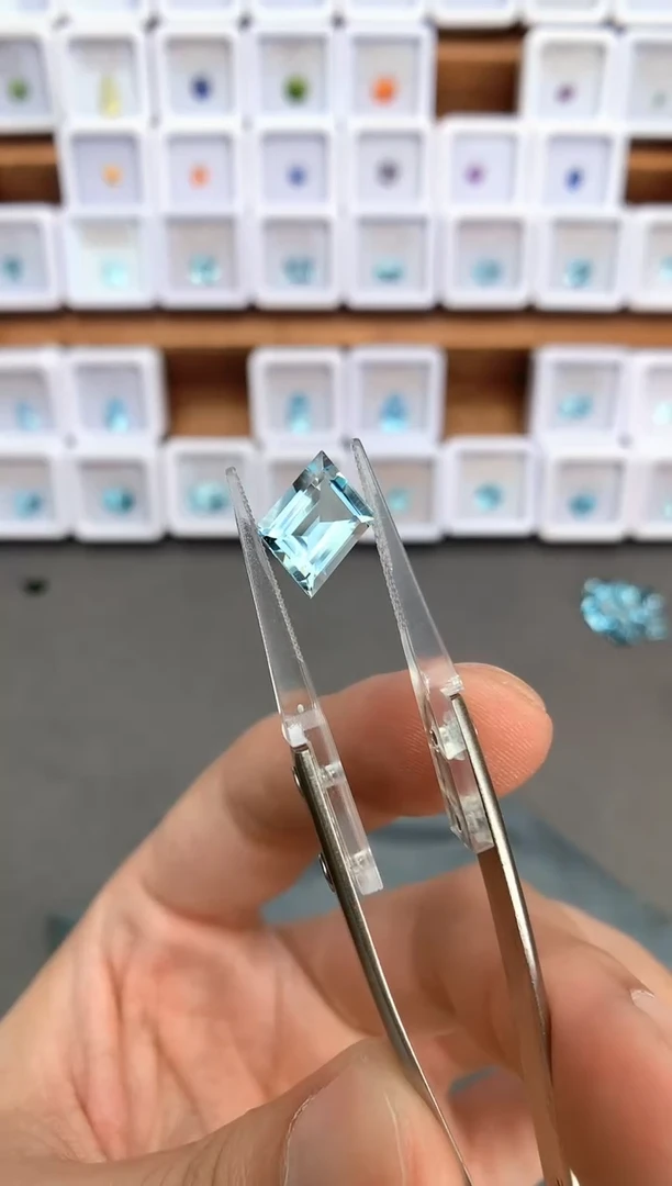 未镶嵌裸石定制海蓝宝石2.67ct 03101