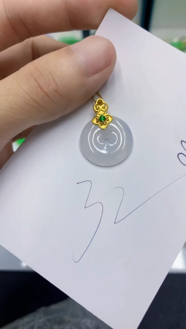 翡翠挂件未镶嵌翡翠