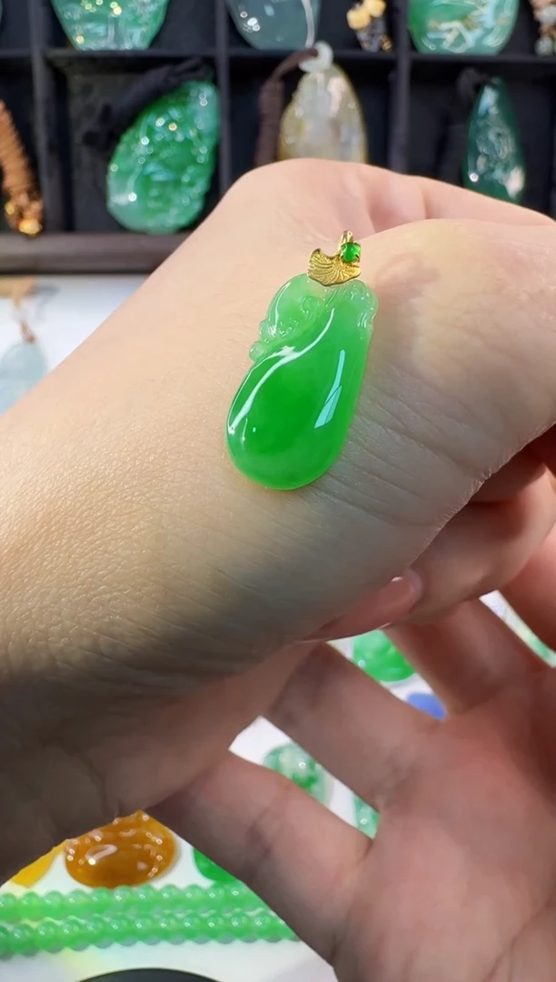 颈饰18K金镶嵌翡翠缅甸A货翡翠