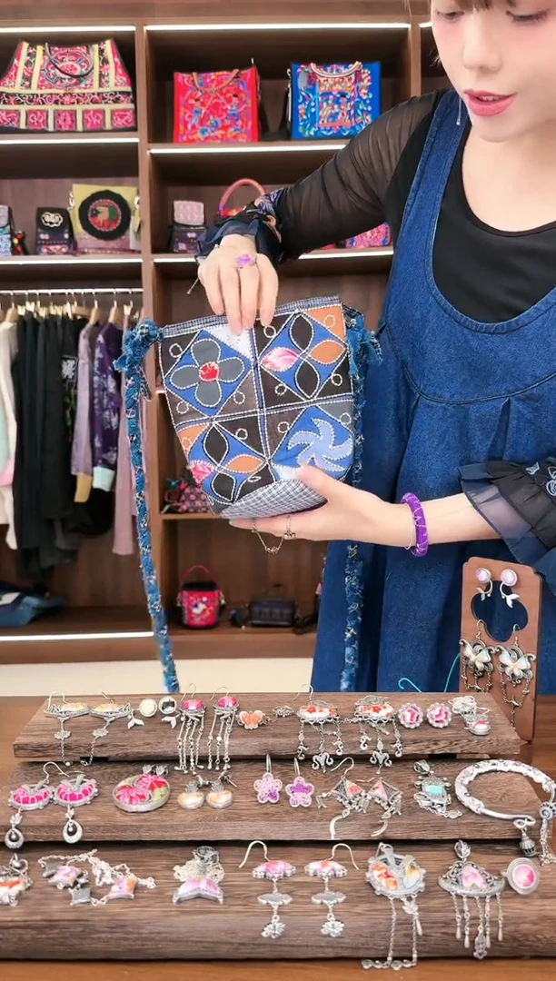 【闪购商品】织绣115蚩梦苗族古绣