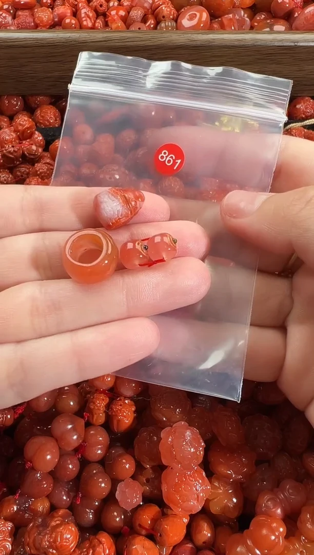 颈饰未镶嵌南红玛瑙1