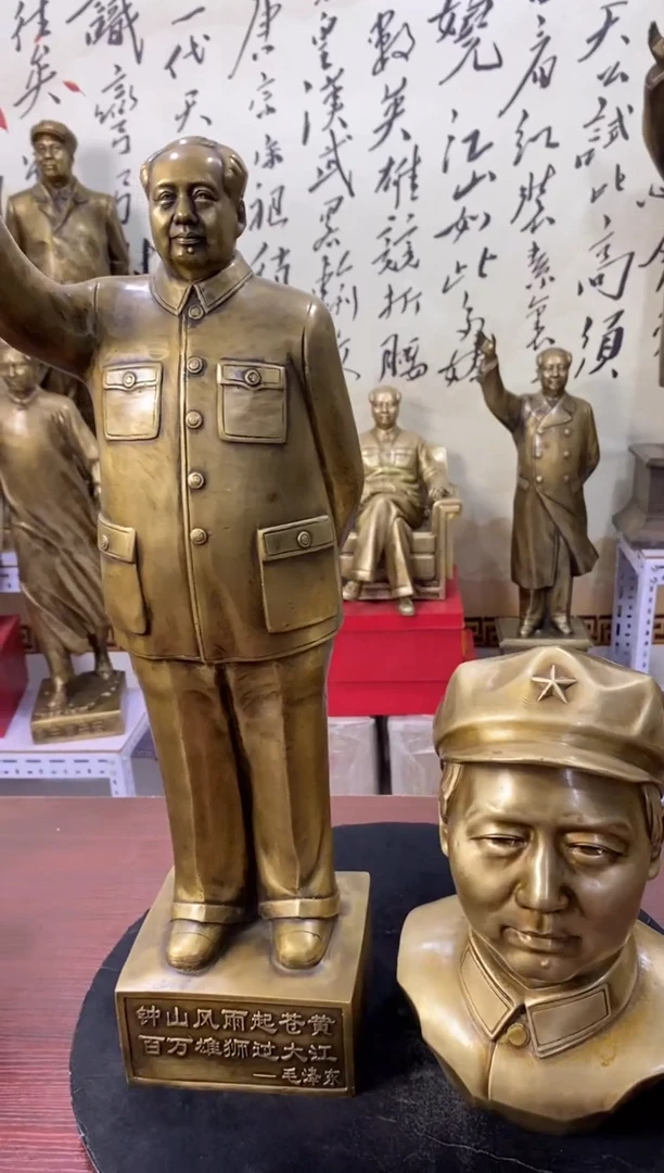 美****）招手人物戴帽人物