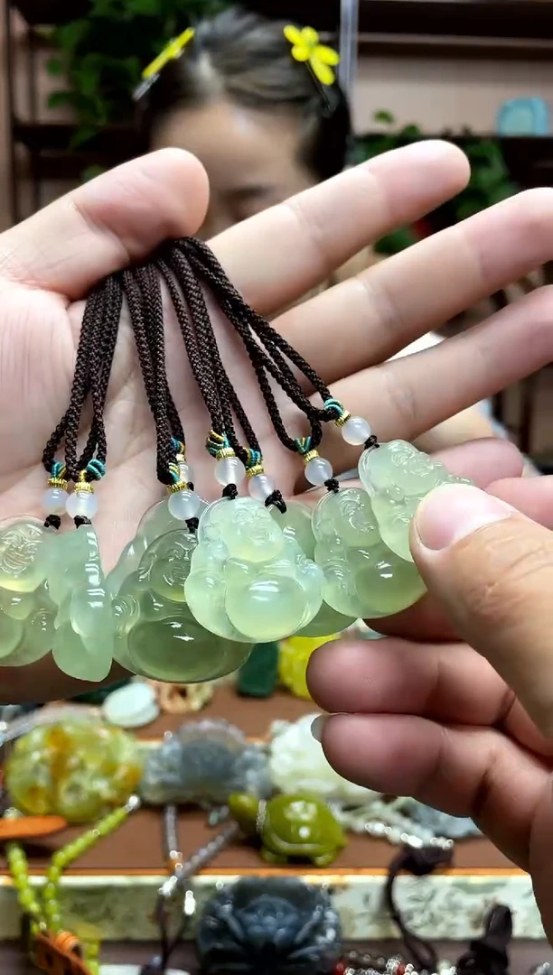 未镶嵌岫玉颈饰多样性发货发其中之一