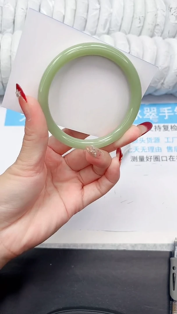 未镶嵌手镯石英质玉137-60.3PGYT