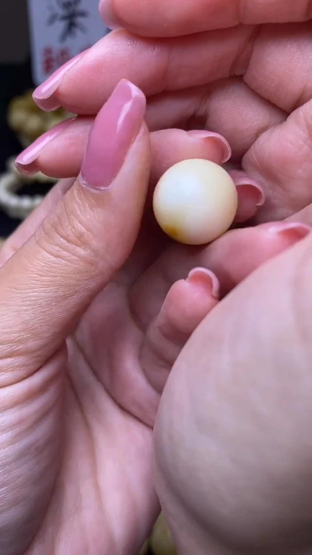 未镶嵌琥珀裸石葵.90