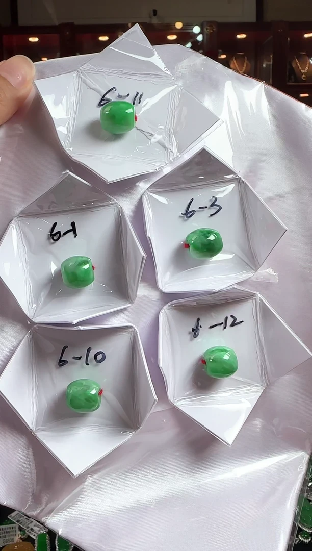 翡翠未镶嵌颈饰QQ路路通多样性发一