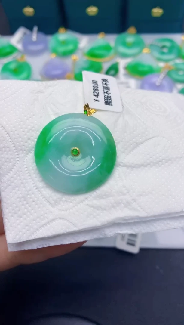 颈饰18K金镶嵌翡翠缅甸天然翡翠A货