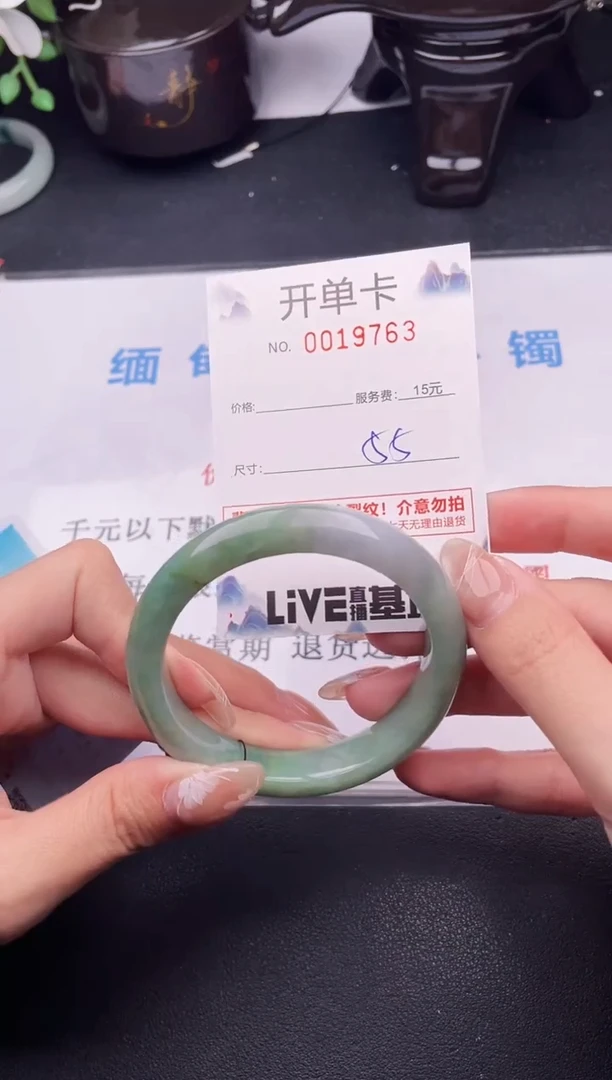 翡翠手镯未镶嵌63拍哪个图片就是发哪个