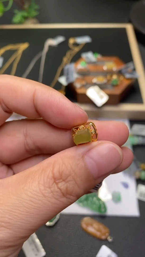 颈饰18K金镶嵌翡翠净货31439