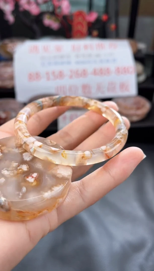 【闪购商品】石英质玉手镯未镶嵌56