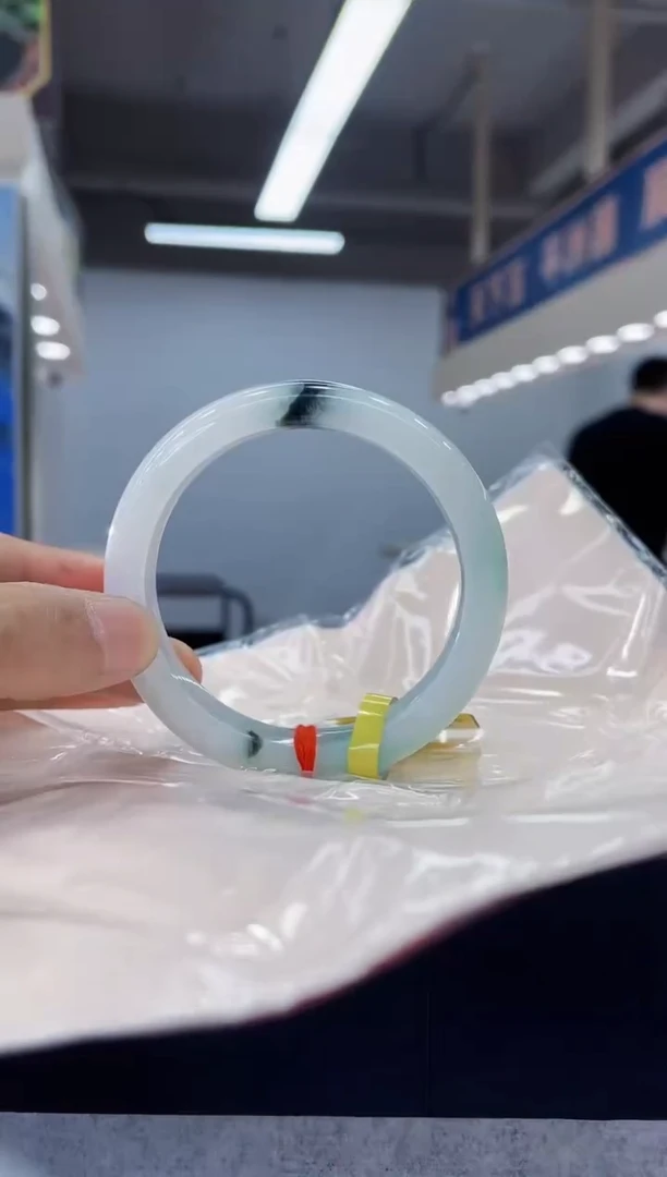 翡翠手镯未镶嵌手镯13