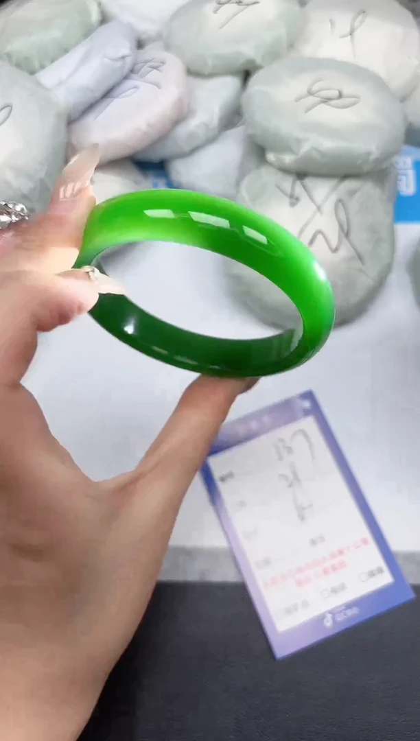 未镶嵌手镯石英质玉137-63