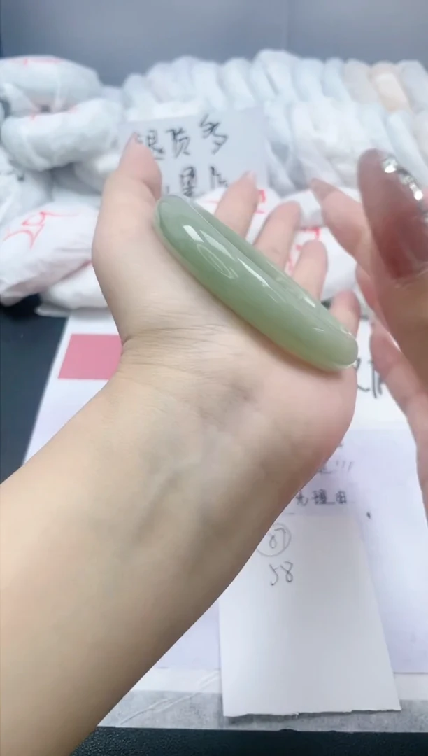 【闪购商品】石英质玉手镯未镶嵌87/58