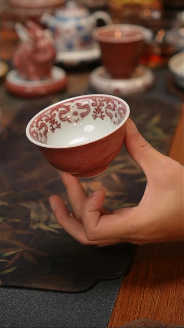 贵红窑豇豆红釉里红压手杯