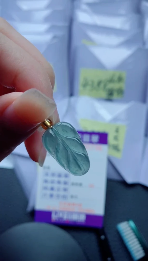 翡翠未镶嵌颈饰