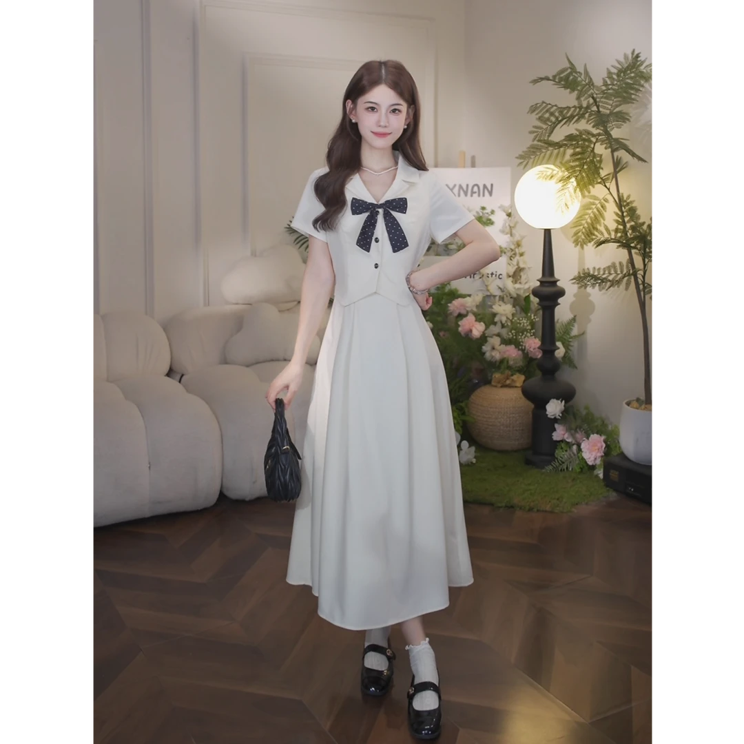 鹿向南【檀杏礼韵】夏季新款杏色V领假两件蝴蝶结连衣裙收腰显瘦