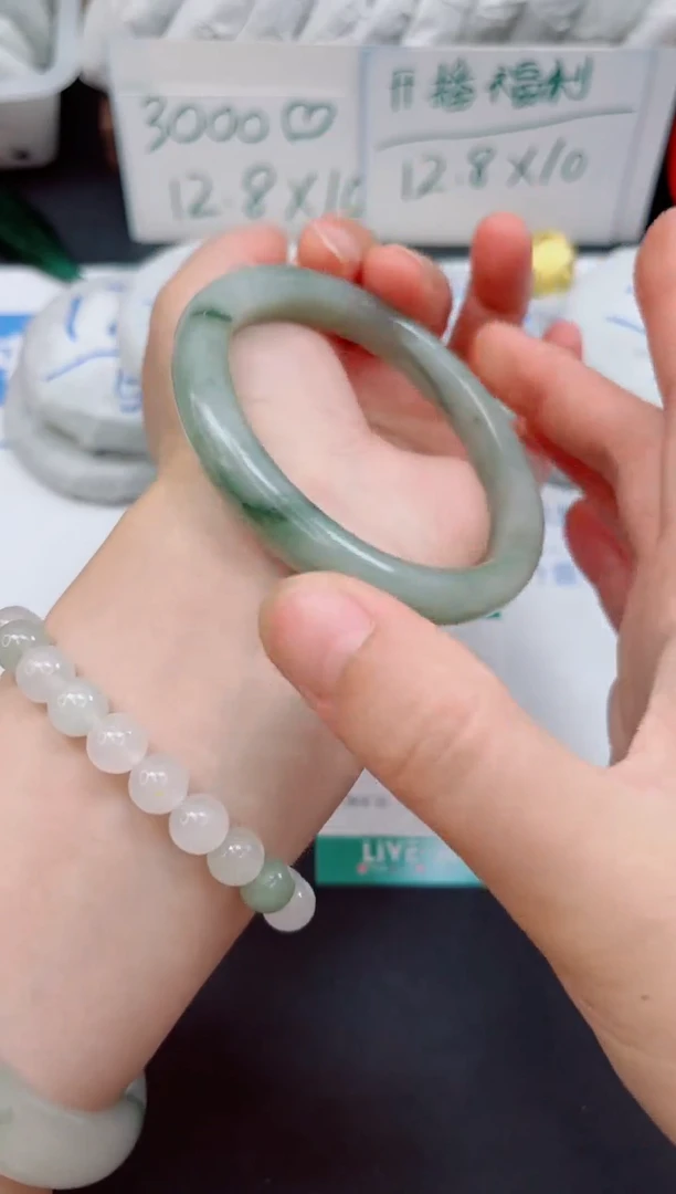 石英质玉（天山翠）手镯未镶嵌3号//圈口60