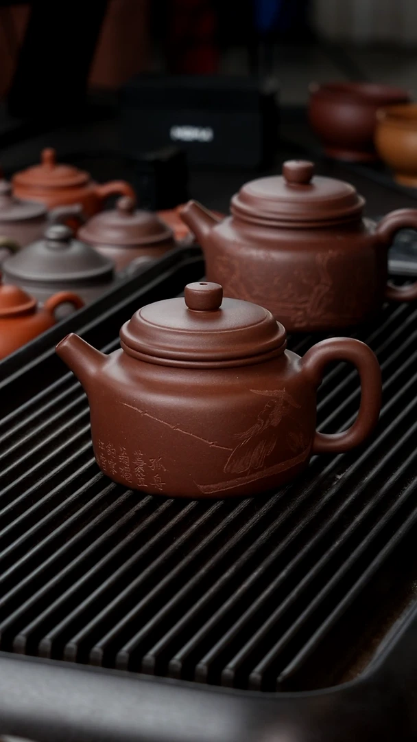 茶壶紫砂紫泥德钟半手240   刻寒江独钓