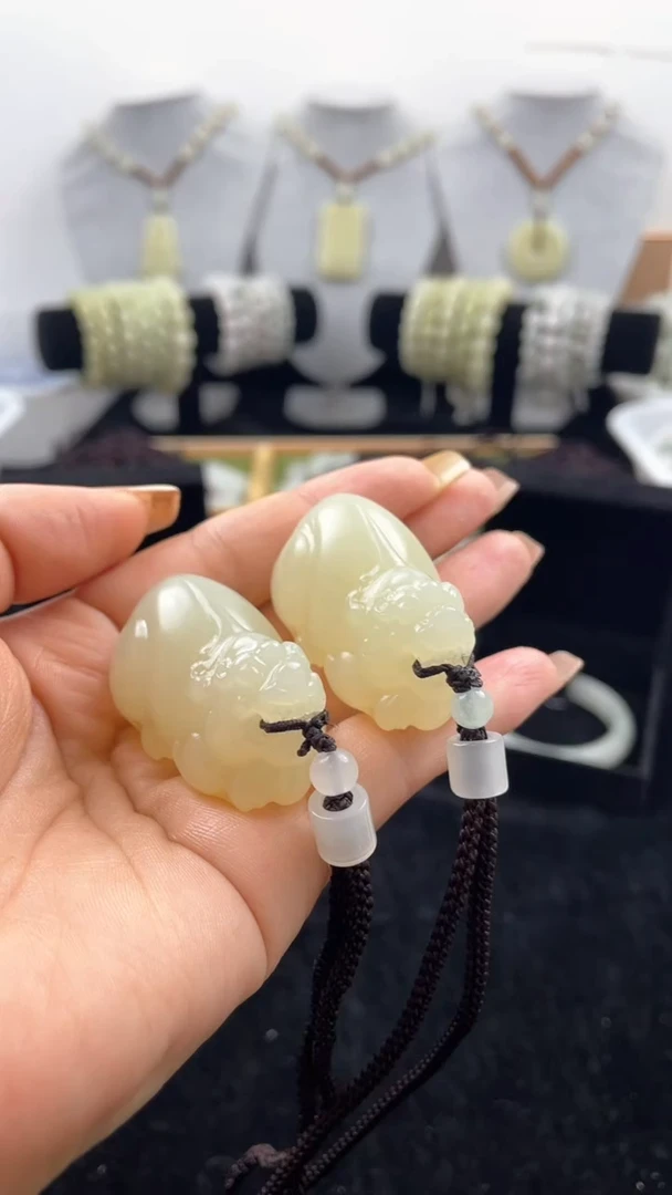 【闪购商品】和田玉吊坠(赠链)未镶嵌天然和田玉貔貅吊坠