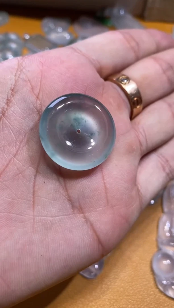 吊坠(不含链)未镶嵌翡翠扣子38000  25.7  5.9