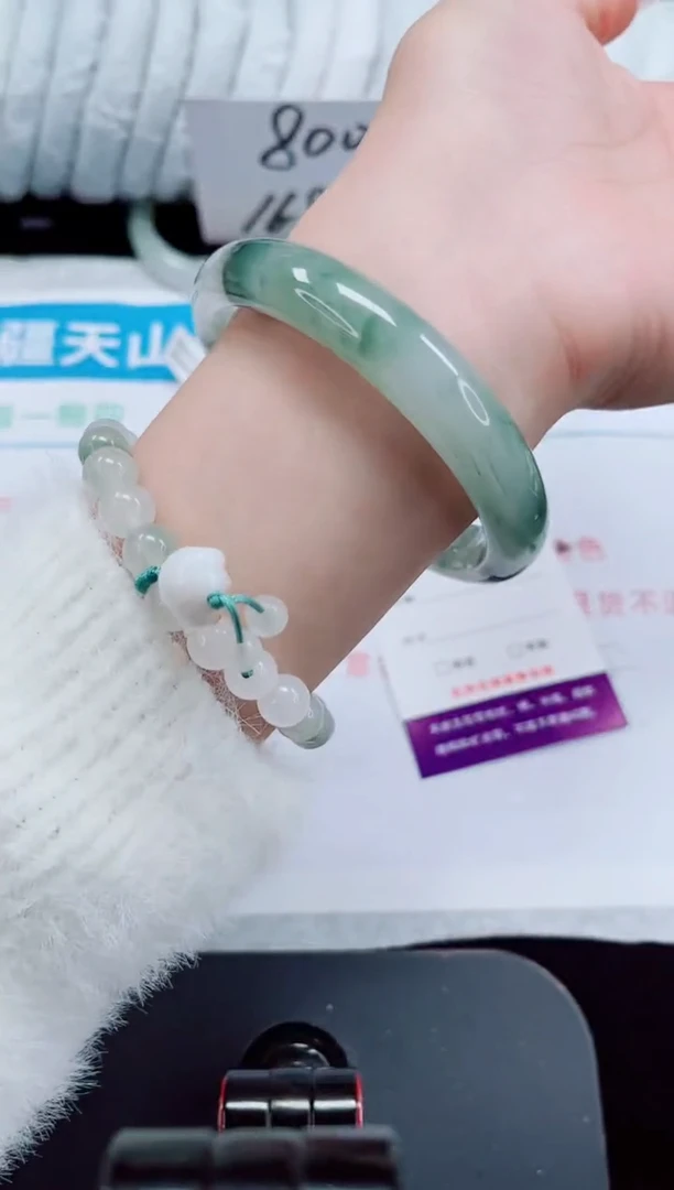 未镶嵌手镯石英质玉142-60/61