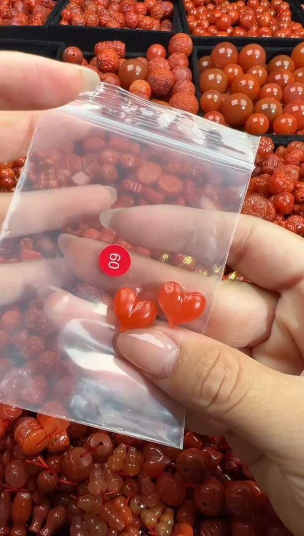 南红玛瑙未镶嵌颈饰1