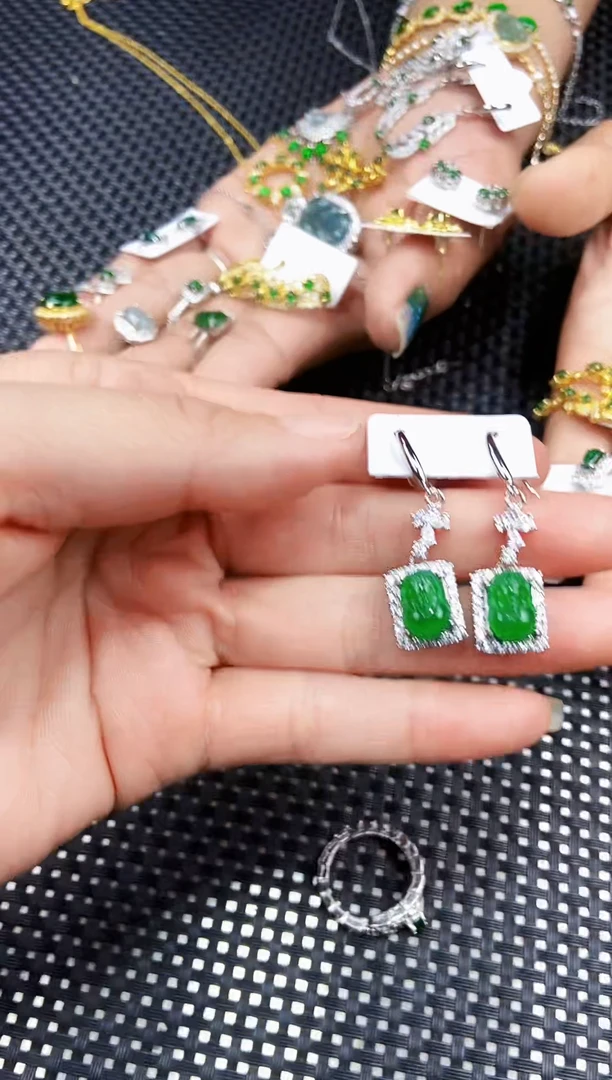 【闪购商品】翡翠耳饰未镶嵌11111111