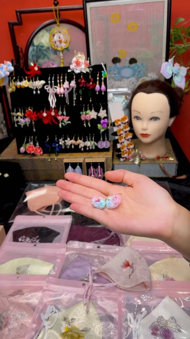 刺绣淇***?非遗苏绣手工饰品