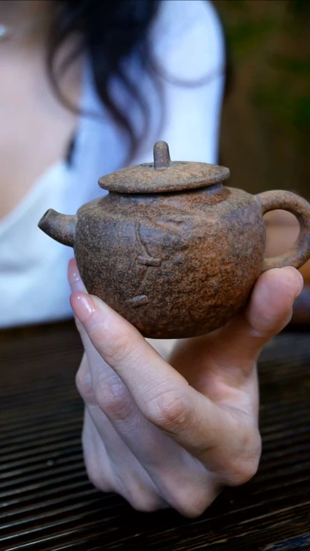 F42原矿锯钉磨砂感老岩泥茶壶