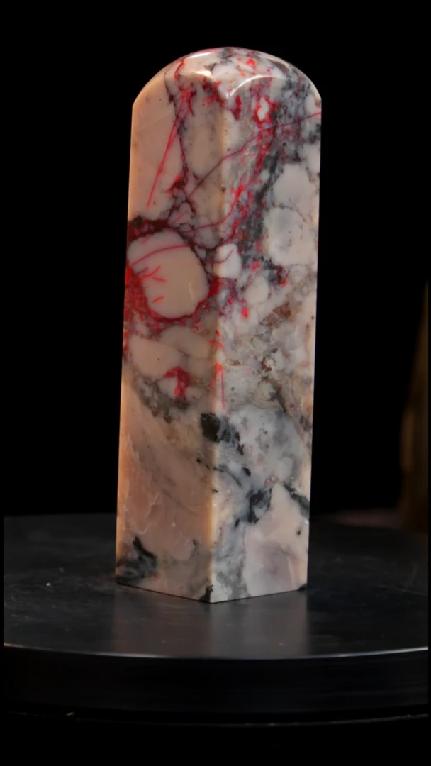 昌化石水墨牛角冻鸡血