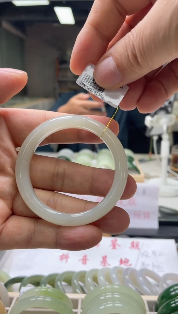 【闪购商品】和田玉手镯未镶嵌编码1382 圈口52-53