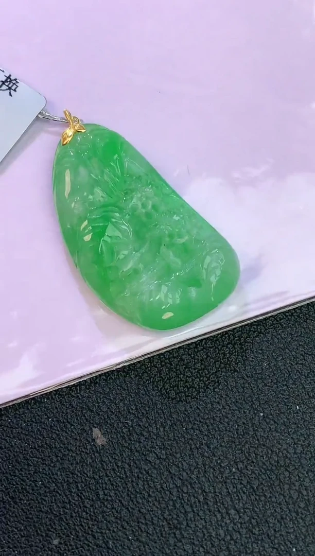 颈饰18K金镶嵌翡翠赠礼盒证书 麦麦