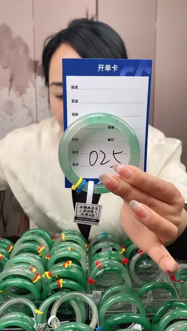 【闪购商品】石英质玉手镯合金025