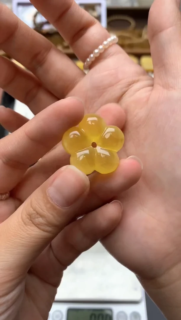 【闪购商品】琥珀珠宝奇石未镶嵌133琥珀蜜蜡花粉有纹小坑介意勿拍