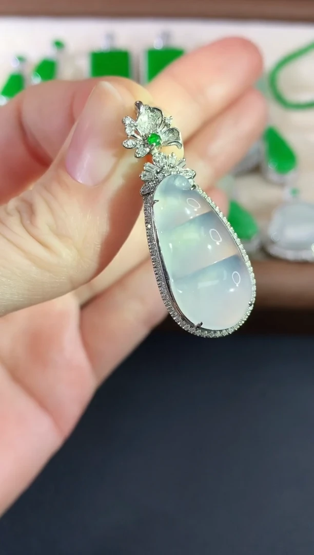 吊坠(不含链)18K金镶嵌翡翠81|6800