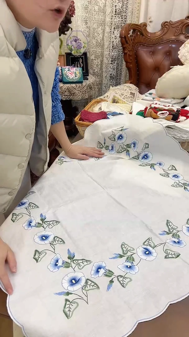 亚麻Z774白色麻质90cm方手工重工彩绣大喇叭花方桌布