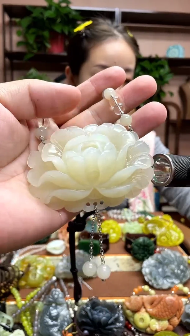 未镶嵌岫玉颈饰·