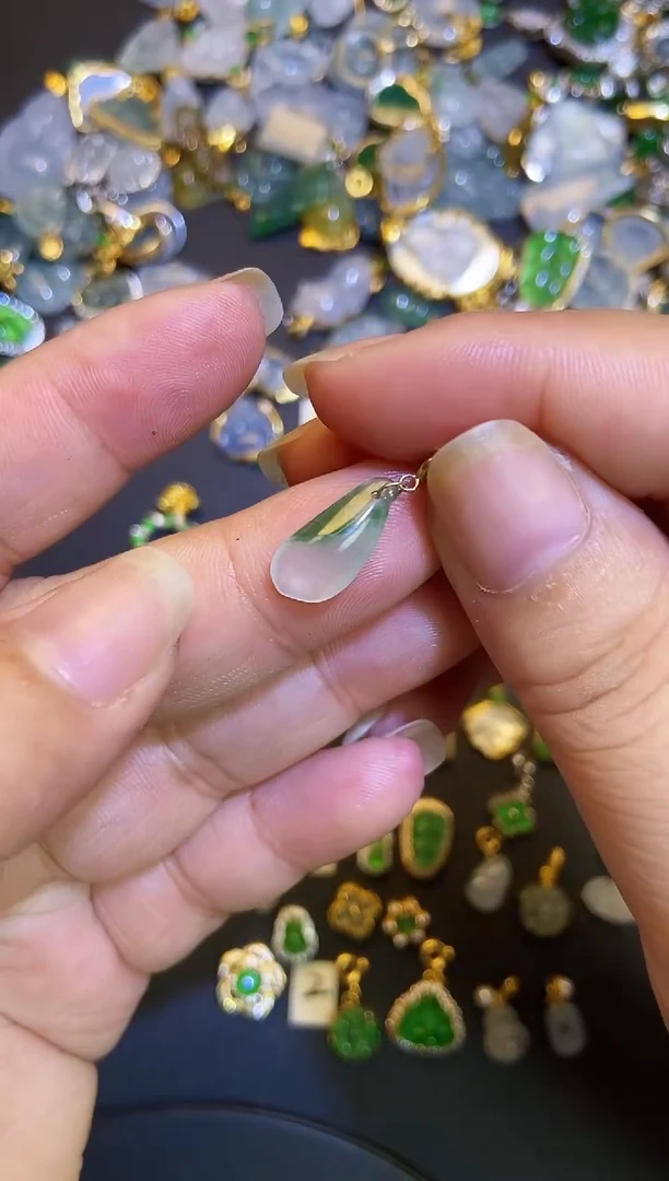 翡翠18K金镶嵌吊坠(不含链)1