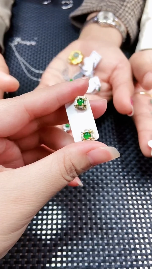 【闪购商品】翡翠耳饰未镶嵌111111111