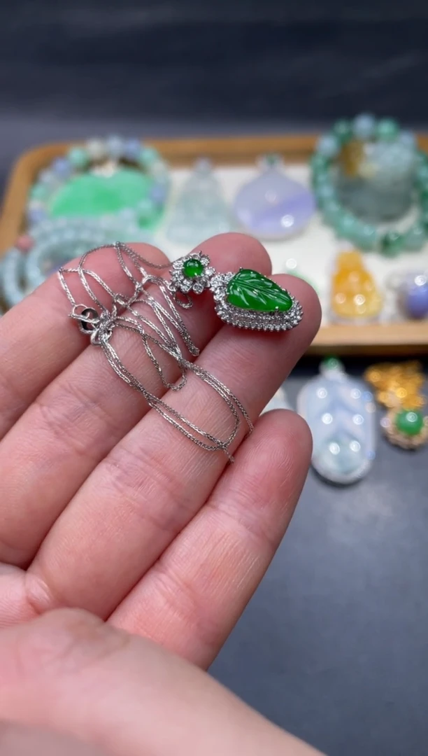 【闪购商品】翡翠颈饰18K金镶嵌52..........