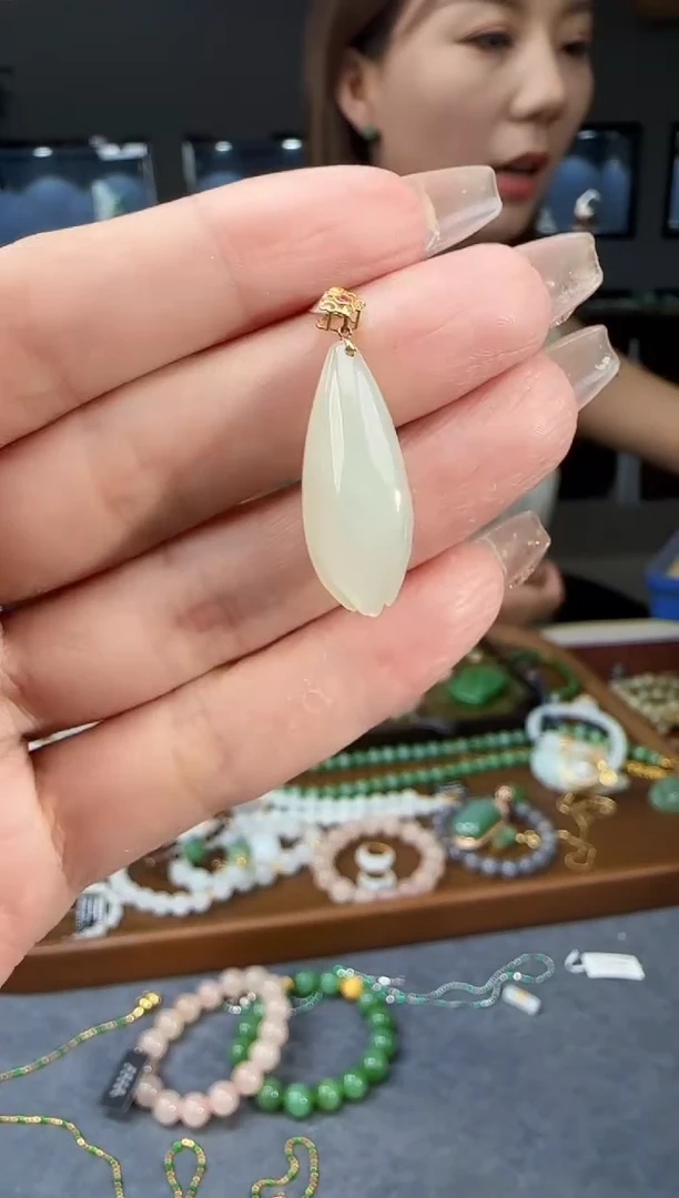 和田玉18K金镶嵌吊坠(不含链)1