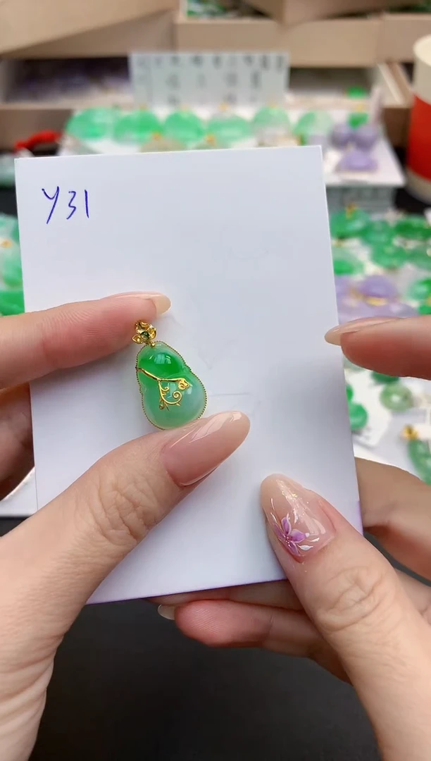 颈饰18K金镶嵌翡翠天然缅甸A货翡翠